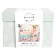 गैलरी व्यूवर में इमेज लोड करें, Bee &amp; Bumble - Cardmaking Craft Box - Bluebirds &amp; Roses. Filled with swooping birds, stunning butterflies and beautiful bouquets, Bluebirds &amp; Roses will delight crafters who just love sunny days! Available at Embellish Away located in Bowmanville Ontario Canada.
