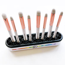 गैलरी व्यूवर में इमेज लोड करें, Catherine Pooler - Detail Blending Brushes - 4 pack. Add fine detail or blend multiple colors with ease when stenciling with the Detail Blending Brush Set. These sets include 4 synthetic, soft-bristle blending brushes in two sizes. Available at Embellish Away located in Bowmanville Ontario Canada.
