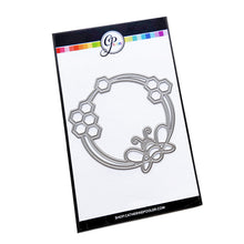 Load image into Gallery viewer, Catherine Pooler - Dies - Honeybee Circle. Available at Embellish Away located in Bowmanville Ontario Canada.
