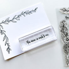 Cargar imagen en el visor de la galería, Catherine Pooler - Stamp and Die Set - Corner Swag Floral. Add a beautiful flourish to your card with the Corner Swag Floral Stamp &amp; Die Set. This set has two main corner stamps you can use alone or together to create a beautiful floral frame or swag. Available at Embellish Away located in Bowmanville Ontario Canada.
