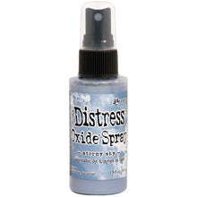 गैलरी व्यूवर में इमेज लोड करें, Tim Holtz - Distress Oxide Spray. Creates oxidized effects when sprayed with water. Use for quick and easy ink coverage on porous surfaces. Spray through stencils, layer colors, spritz with water and watch the color mix and blend.  Available at Embellish Away located in Bowmanville Ontario Canada. Stormy Sky
