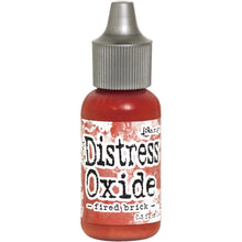 गैलरी व्यूवर में इमेज लोड करें, Tim Holtz-Ranger Distress Oxides Reinkers. This water-reactive dye and pigment ink fusion creates an oxidized effect when sprayed with water. Use to re-ink Distress Oxide Ink Pads (sold separately). Available at Embellish Away located in Bowmanville Ontario Canada. Fired Brick
