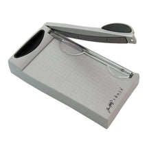 Load image into Gallery viewer, Tim Holtz - Guillotine Mini Trimmer 6.25&quot;. The Tim Holtz 6.25 inch / 16cm Mini Trimmer has many features not found in similar products. This product is portable and lightweight. It is perfect for trimming photographs and creating card fronts. Available at Embellish Away located in Bowmanville Ontario Canada.
