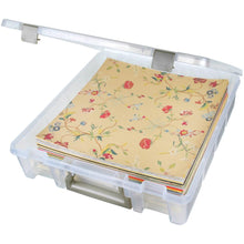 Load image into Gallery viewer, ArtBin - Super Satchel Single Compartment - Translucent. The perfect storage solution for quilters, sewers, scrappers, and general crafters! Features added depth, secure latch and carrying handle. Super Satchel boxes are acid-free and designed to easily stack and work together. Available at Embellish Away located in Bowmanville Ontario Canada.
